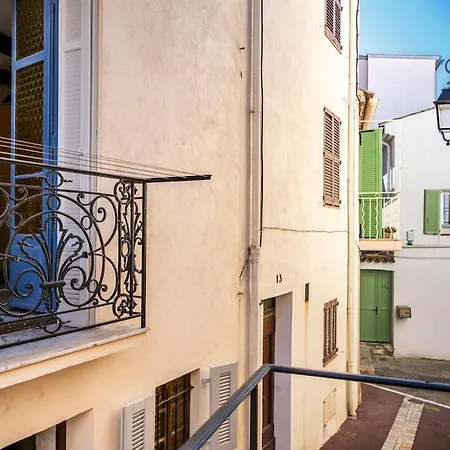 Charming 1-bedroom Townhouse Apartamento