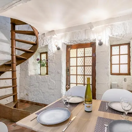 Apartamento Charming 1-bedroom Townhouse *