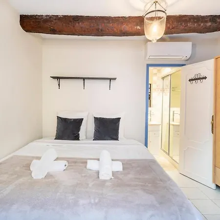 Charming 1-bedroom Townhouse Apartamento